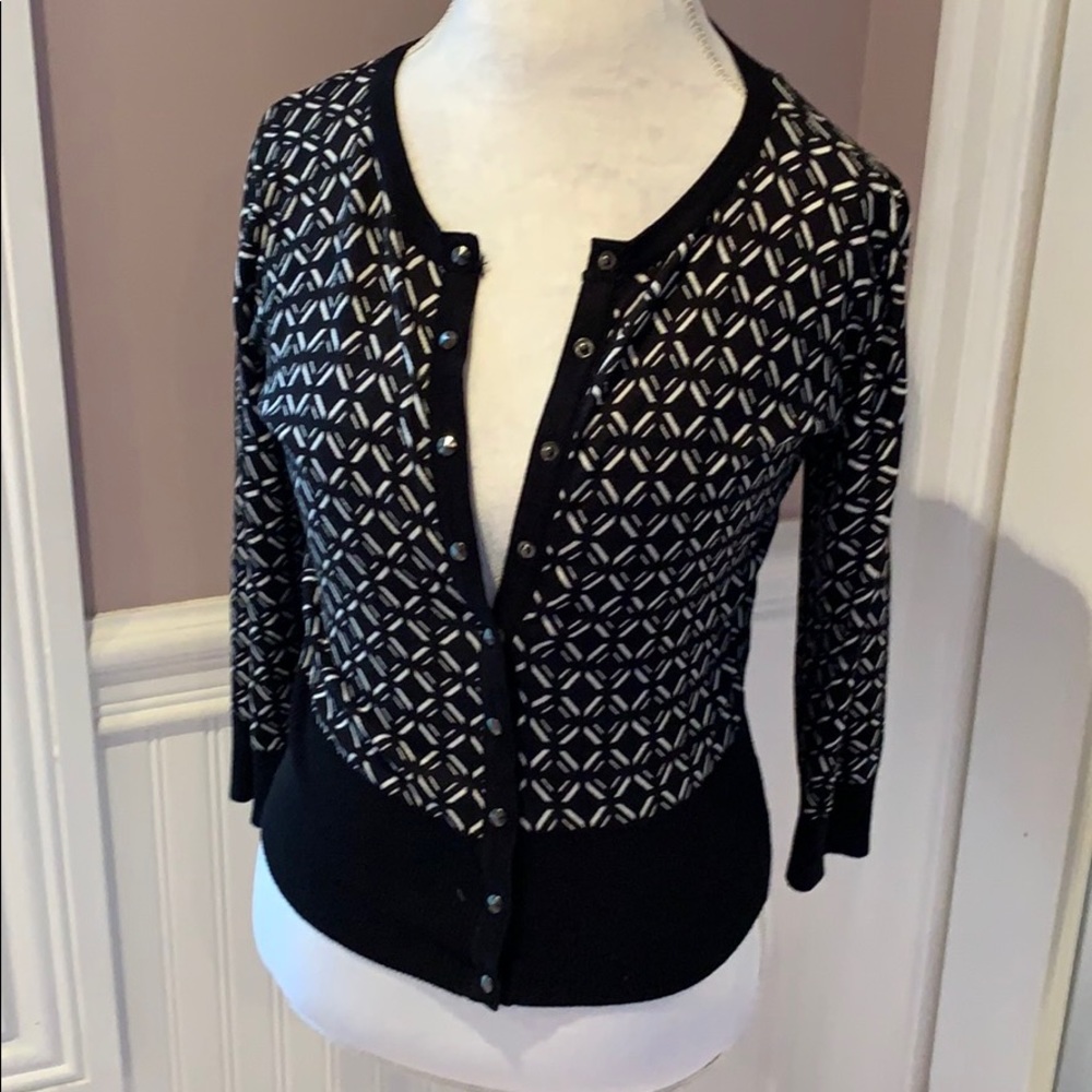Print black white  quarter length sleeve sweater